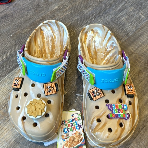 NWT Limited Edition BRAND NEW Cinnamon Toast Crunch Crocs Size M10/W12 - Picture 1 of 9